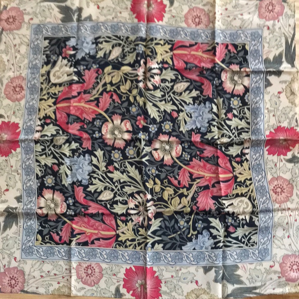 Gorgeous silk scarf, nwt